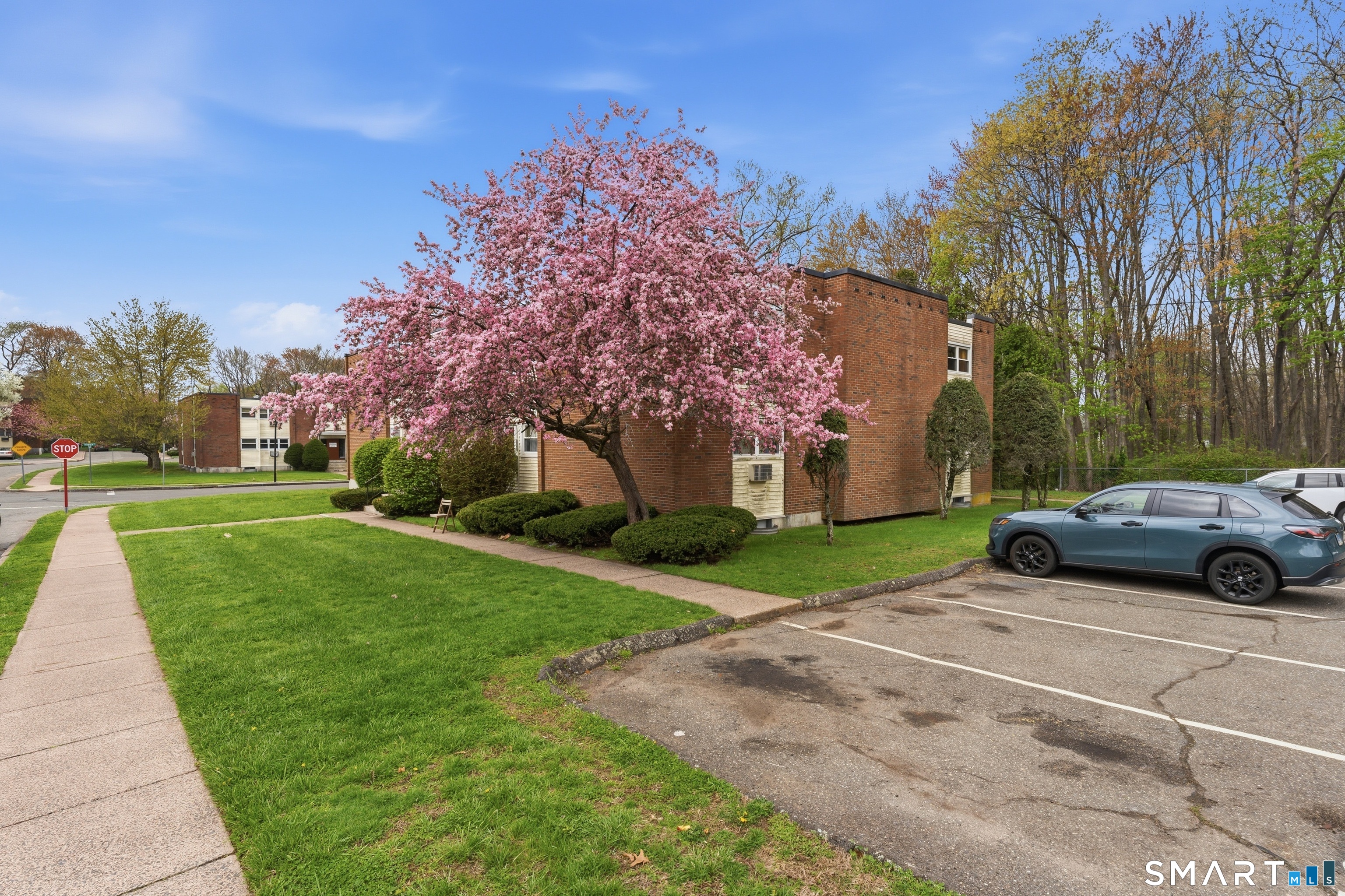 27 Thompson Road, Unit F Manchester, CT 06040 - Photo 29 of 31