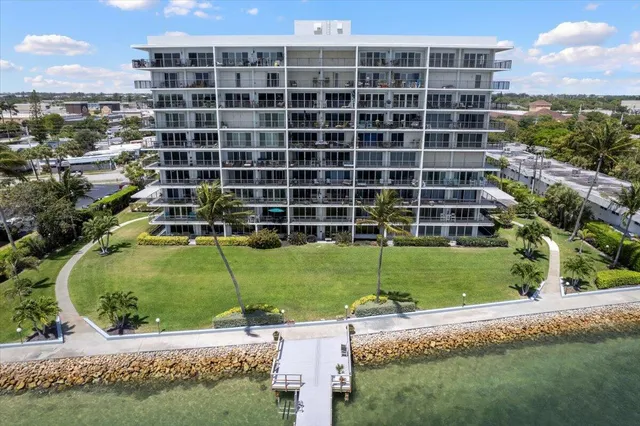 $589,000 | 3040 Lake Shore Drive, Unit 101, Riviera Beach, FL 33404
