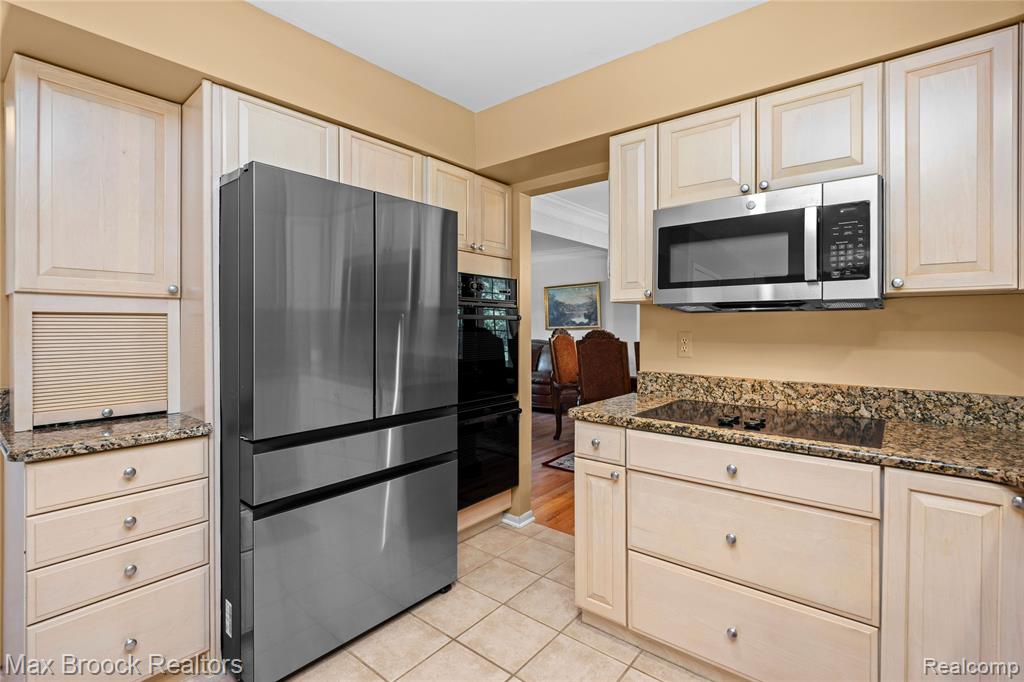 31223 Country Ridge Circle Farmington Hills, MI 48331 - Photo 21 of 62