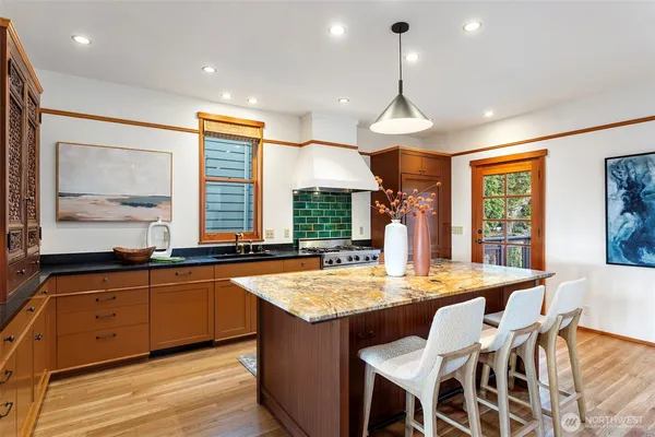 $2,095,000 | 1524 10th Avenue West, Seattle, WA 98119