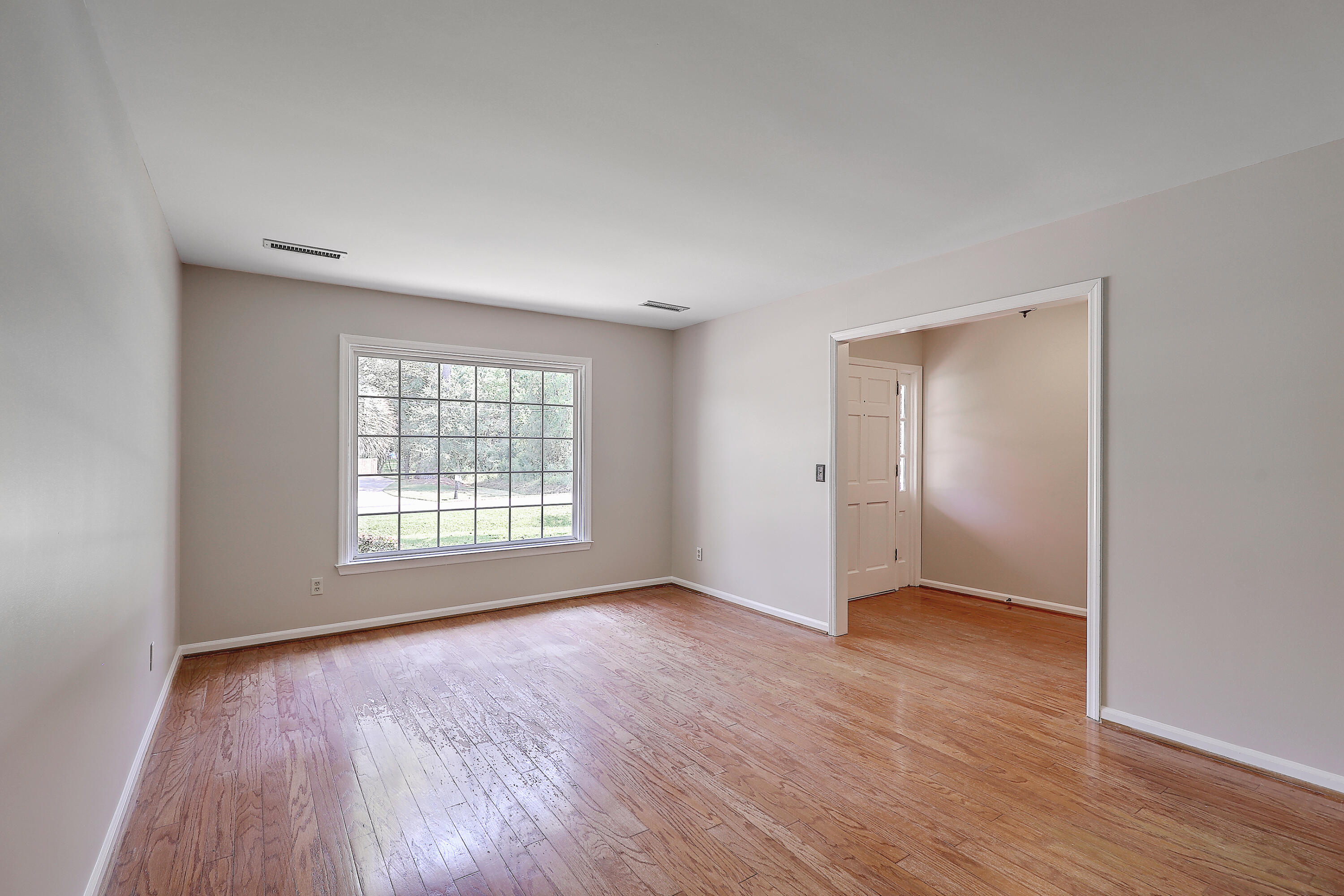 769 Beauregard Street Charleston, SC 29412 - Photo 4 of 28 769BearegardFrontRm1