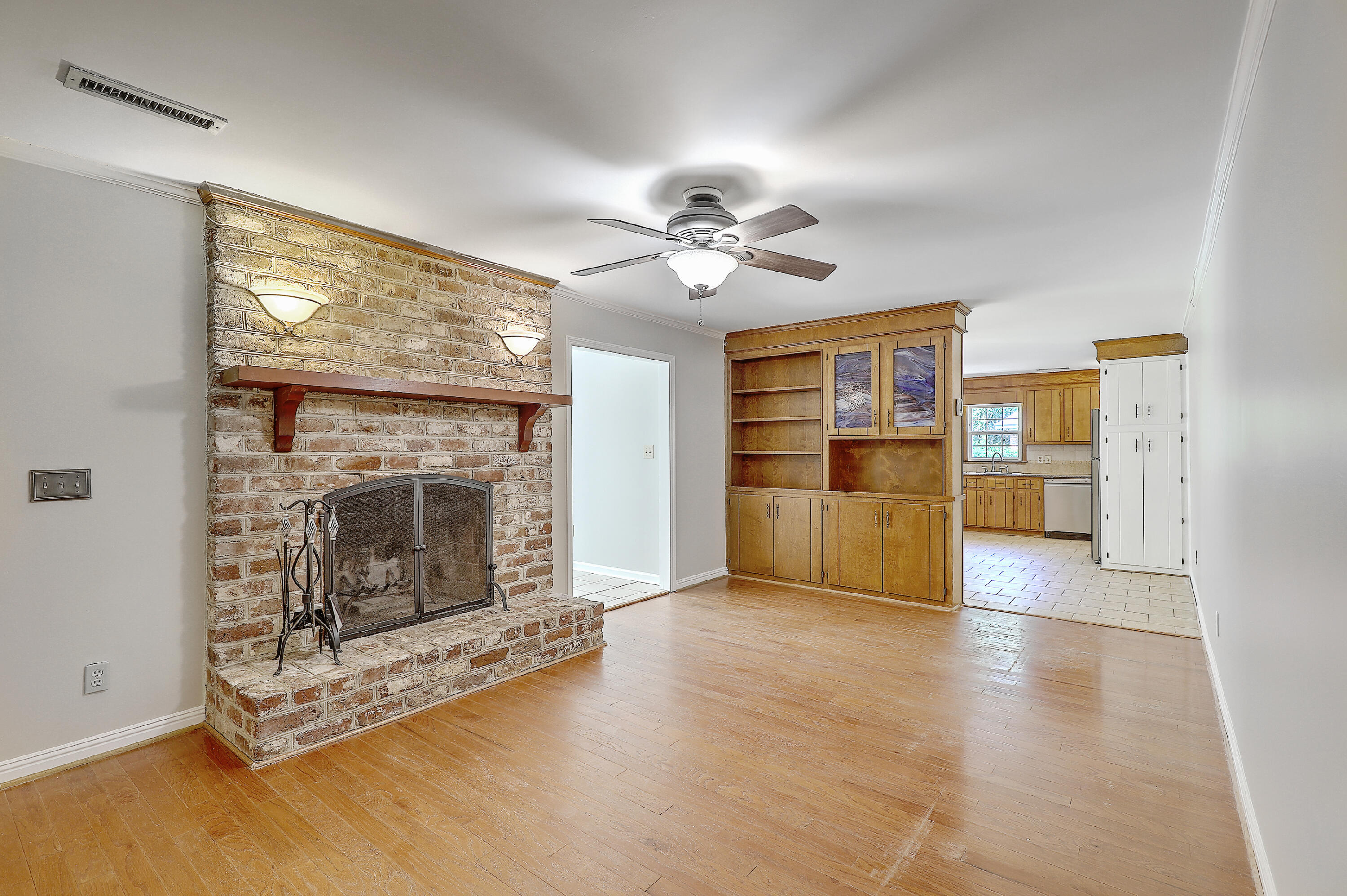 769 Beauregard Street Charleston, SC 29412 - Photo 7 of 28 769BeauregardLV1
