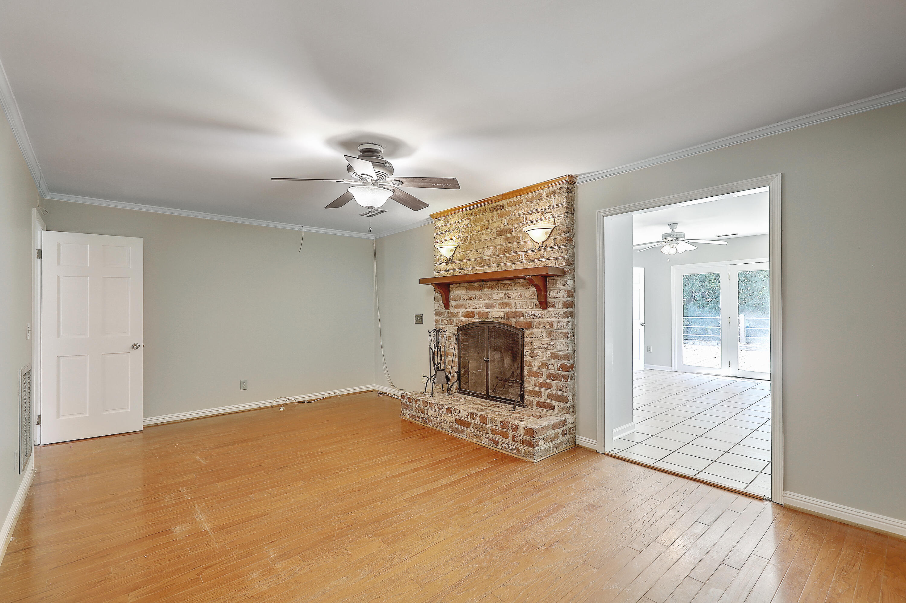 769 Beauregard Street Charleston, SC 29412 - Photo 8 of 28 769BeauregardLV2