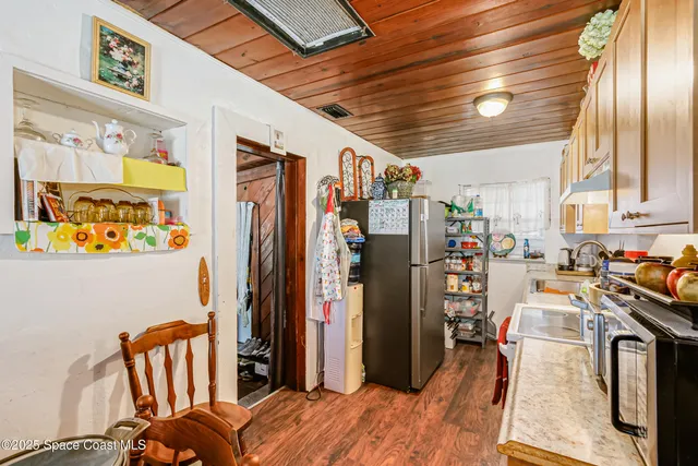 a car parked in front of a building