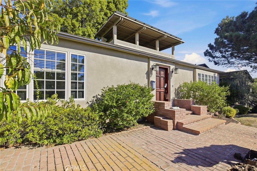 a house view with a outdoor space