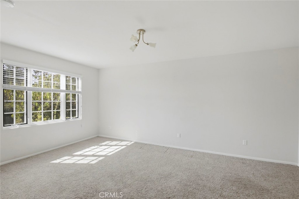 3320 Hill San Diego Ca San Diego, CA 92106 - Photo 25 of 39 an empty room with a window