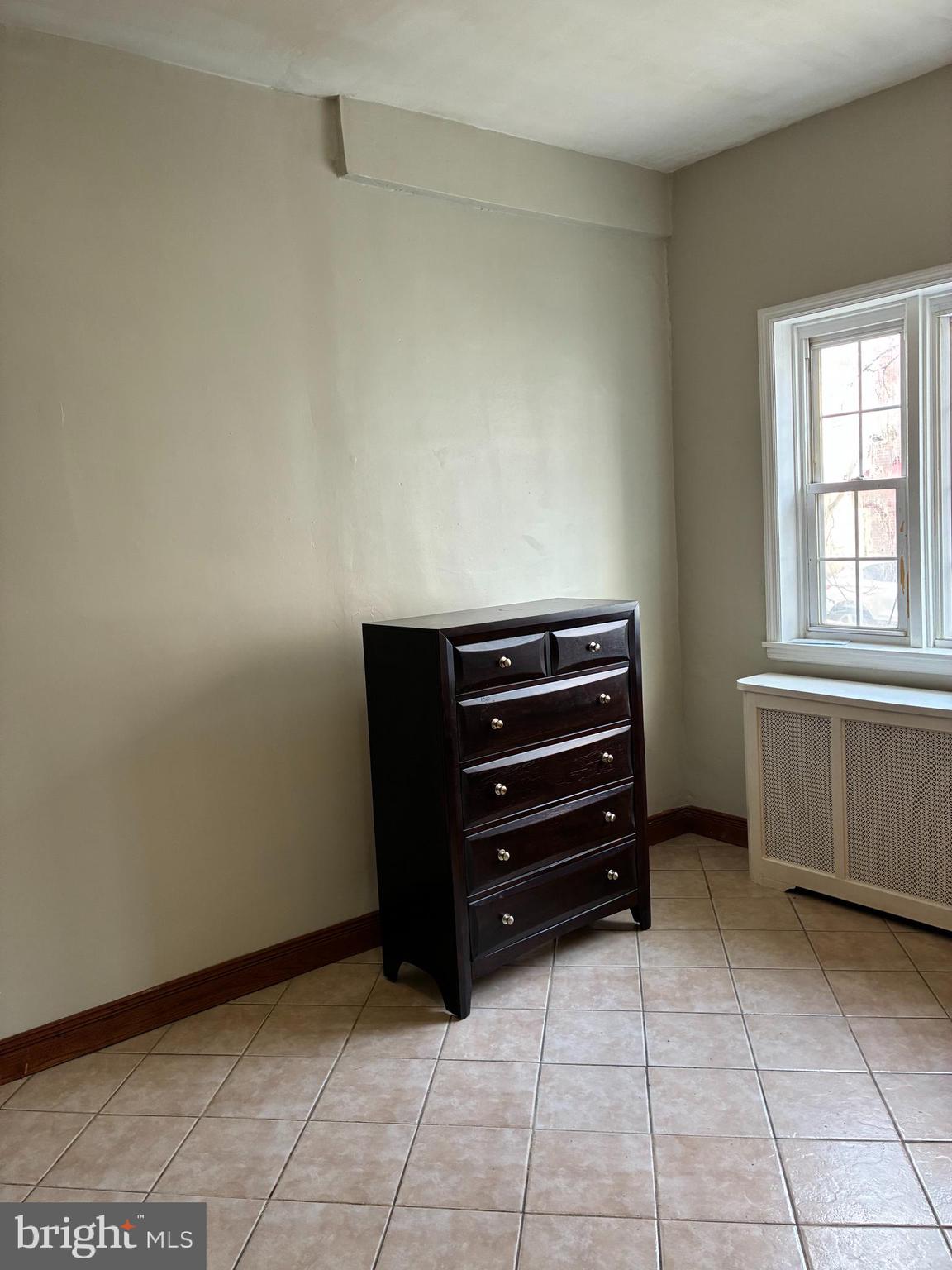 1410 West Porter Street Philadelphia, PA 19145 - Photo 4 of 17 a view of room with cabinets