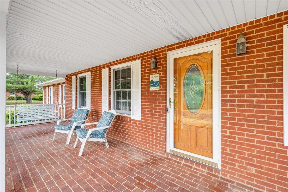 7031 Highfields Farm Trail Roanoke, VA 24018 - Photo 4 of 88 004-MIB08100