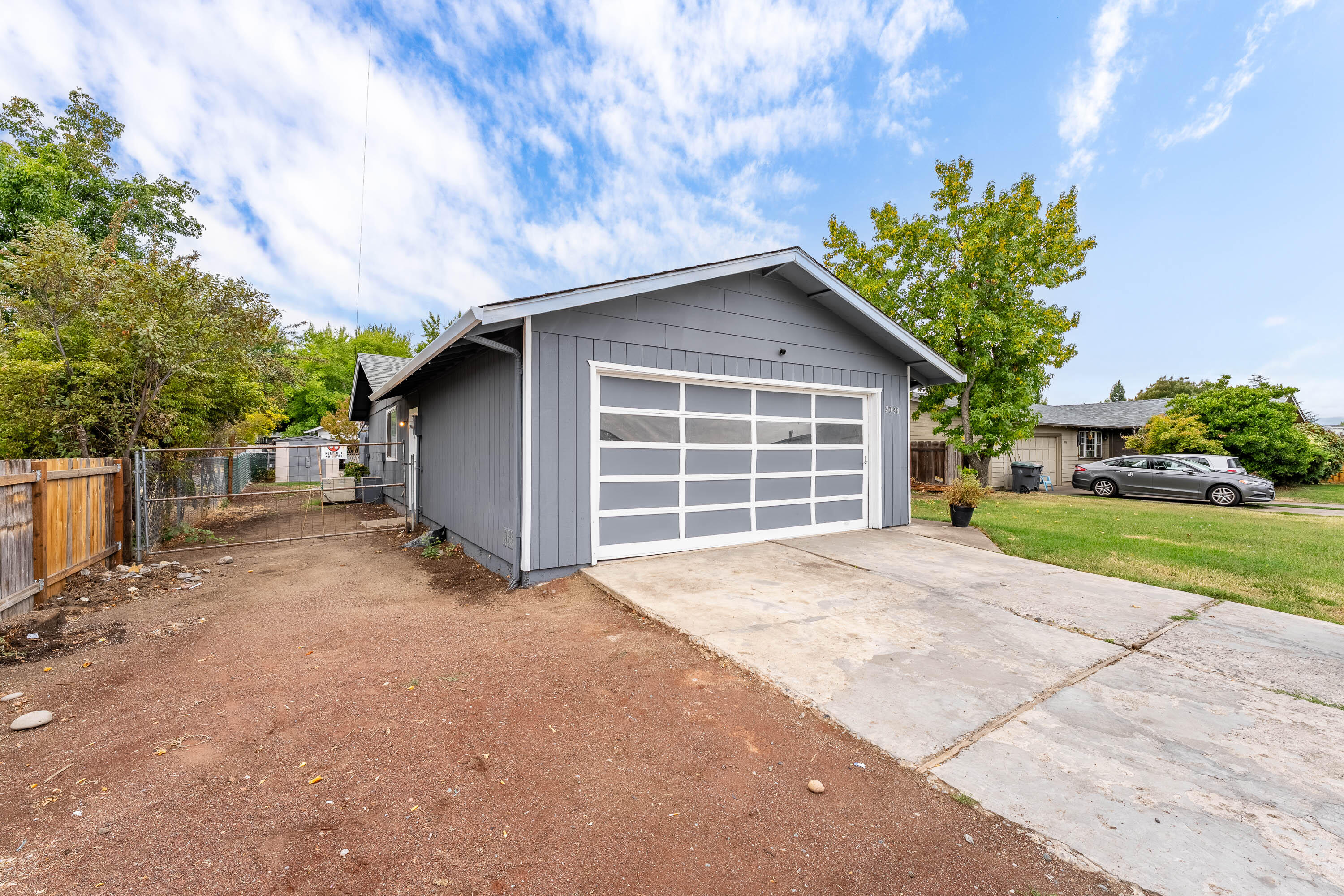 2098 Delta Waters Road Medford, OR 97504 - Photo 4 of 23 EXT (3 of 9) (5)