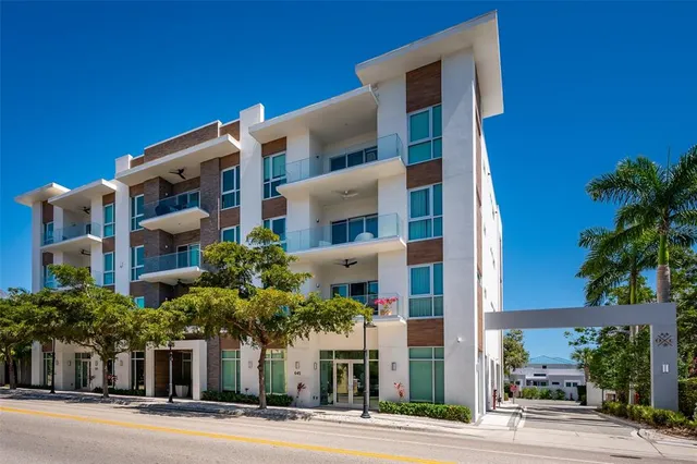 $1,135,000 | 635 South Orange Avenue, Unit 404, Sarasota, FL 34236