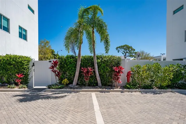 $1,135,000 | 635 South Orange Avenue, Unit 404, Sarasota, FL 34236