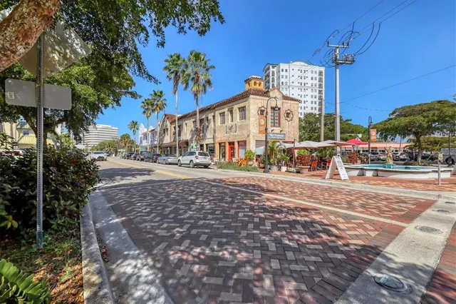 $1,135,000 | 635 South Orange Avenue, Unit 404, Sarasota, FL 34236