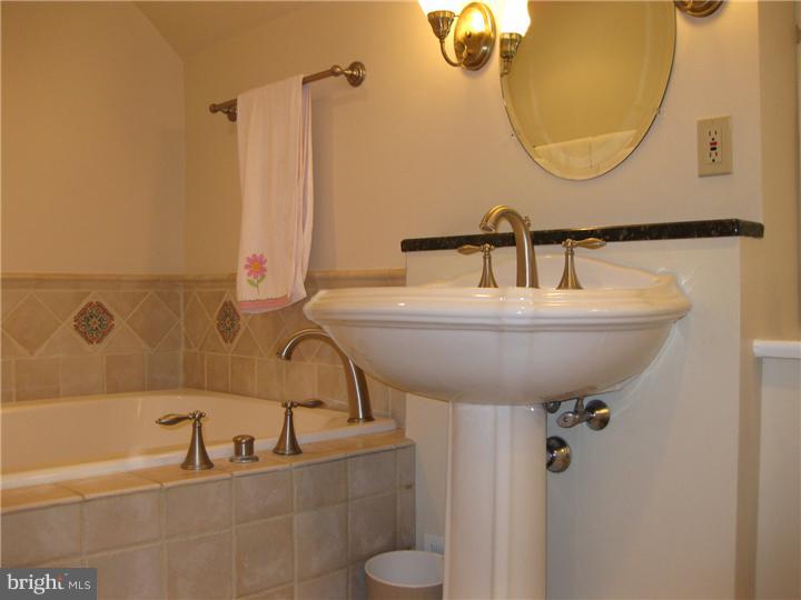 529 Righters Mill Road Penn Valley, PA 19072 - Photo 16 of 25 Master Bathroom