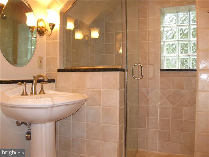 529 Righters Mill Road Penn Valley, PA 19072 - Photo 17 of 25 Master Bathroom