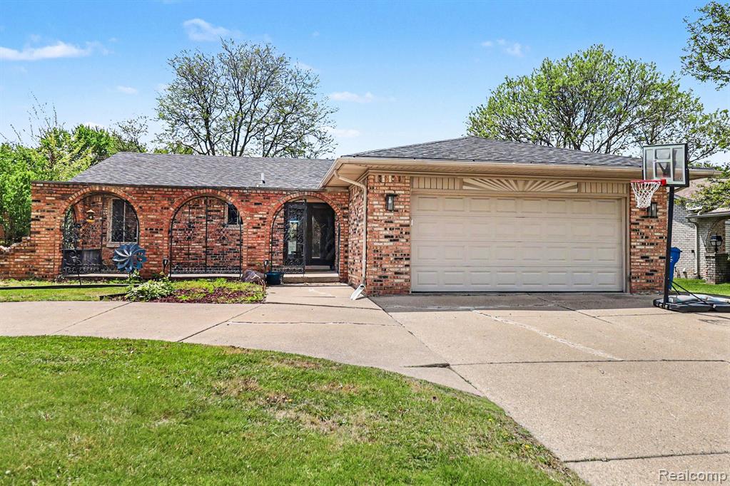 11422 Common Road Warren, MI 48093 - Photo 1 of 17