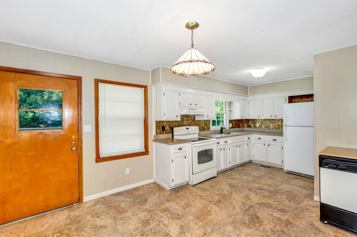 1758 Old Stage Road Ardmore, TN 38449 - Photo 11 of 25 a kitchen with stainless steel appliances granite countertop a stove and refrigerator