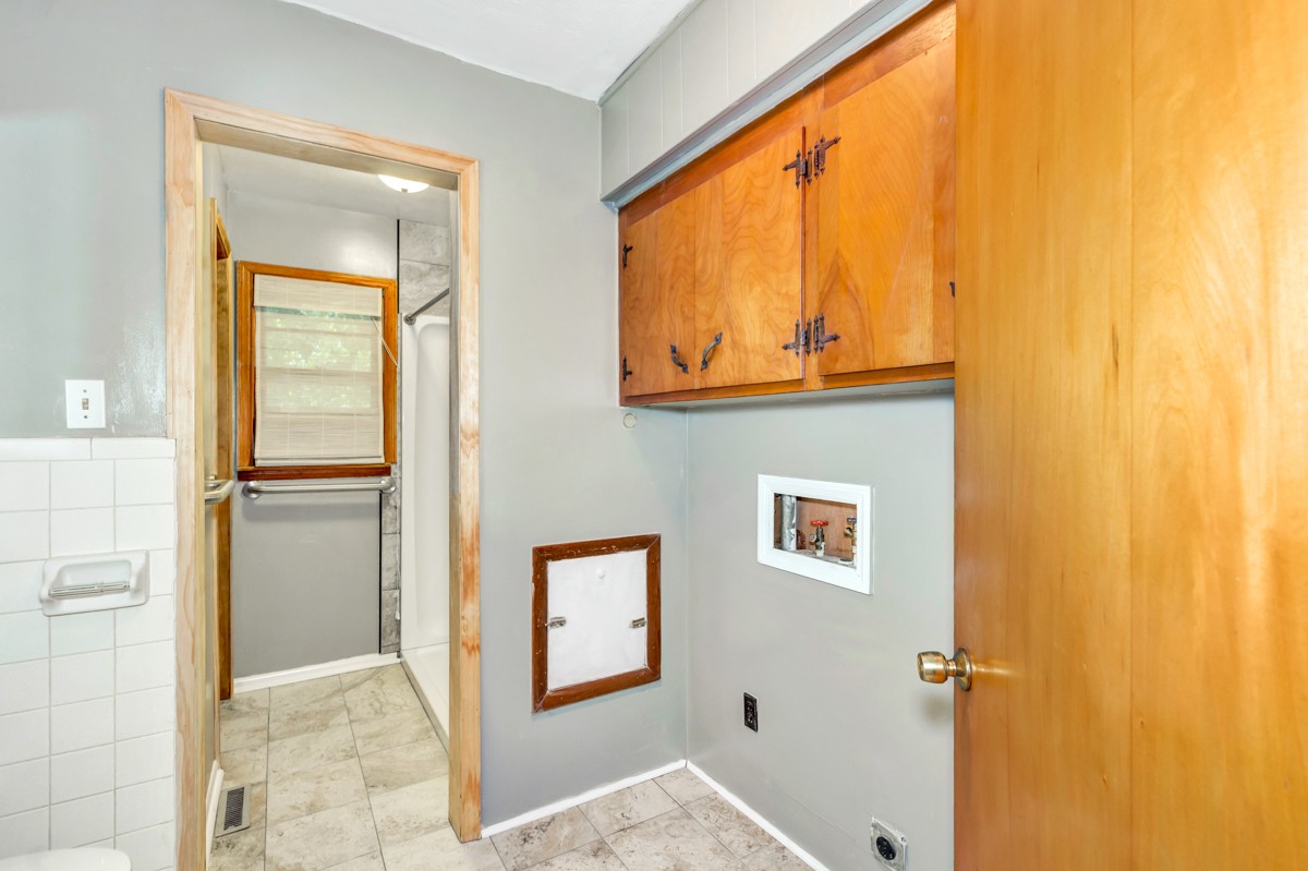 1758 Old Stage Road Ardmore, TN 38449 - Photo 16 of 25 a view of a hallway with wooden floor and entryway