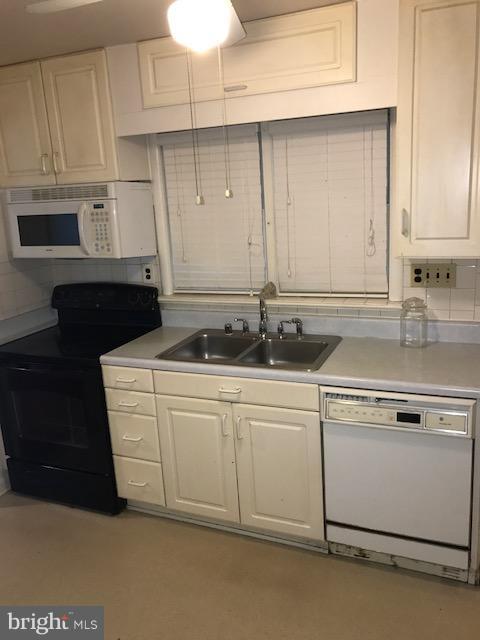 7914 Livingston Road Oxon Hill, MD 20745 - Photo 9 of 30 Kitchen