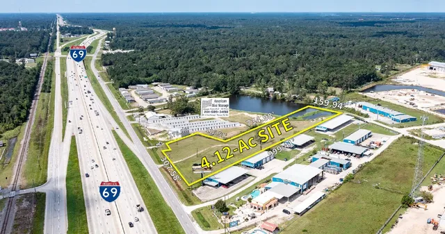 a view of an outdoor space with seating area