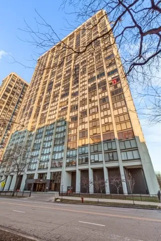 $369,900 | 5445 North Sheridan Road, Unit 2815, Chicago, IL 60640