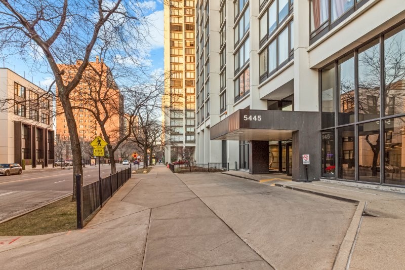5445 North Sheridan Road, Unit 2815 Chicago, IL 60640 - Photo 2 of 28