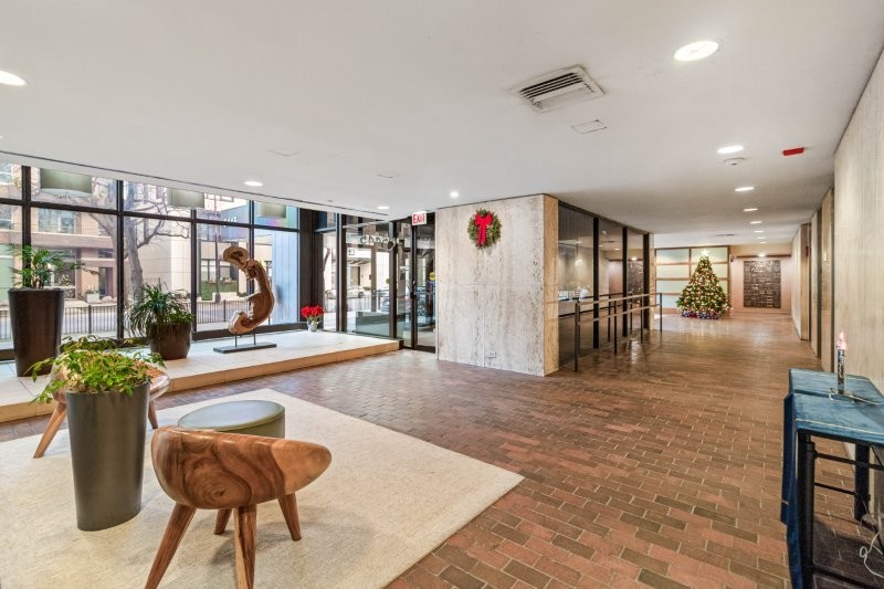 5445 North Sheridan Road, Unit 2815 Chicago, IL 60640 - Photo 4 of 28