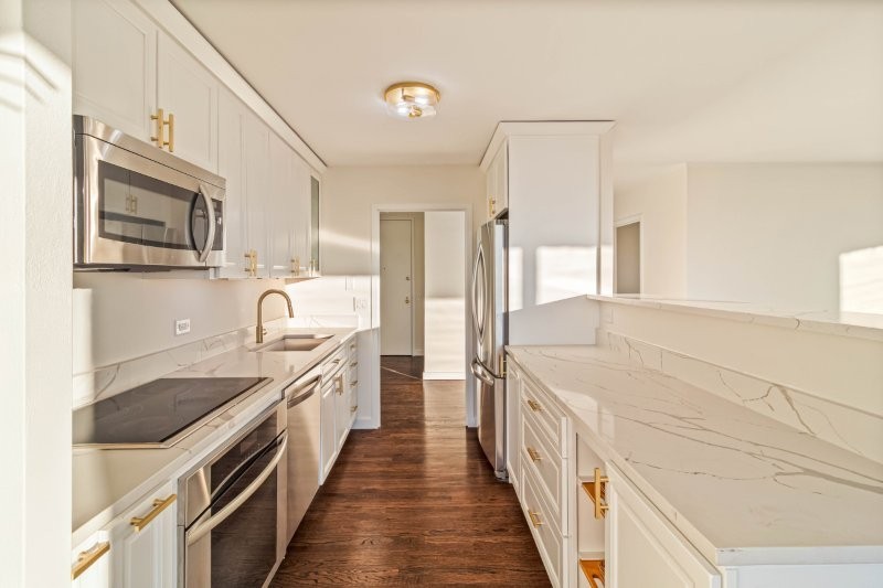 5445 North Sheridan Road, Unit 2815 Chicago, IL 60640 - Photo 6 of 28