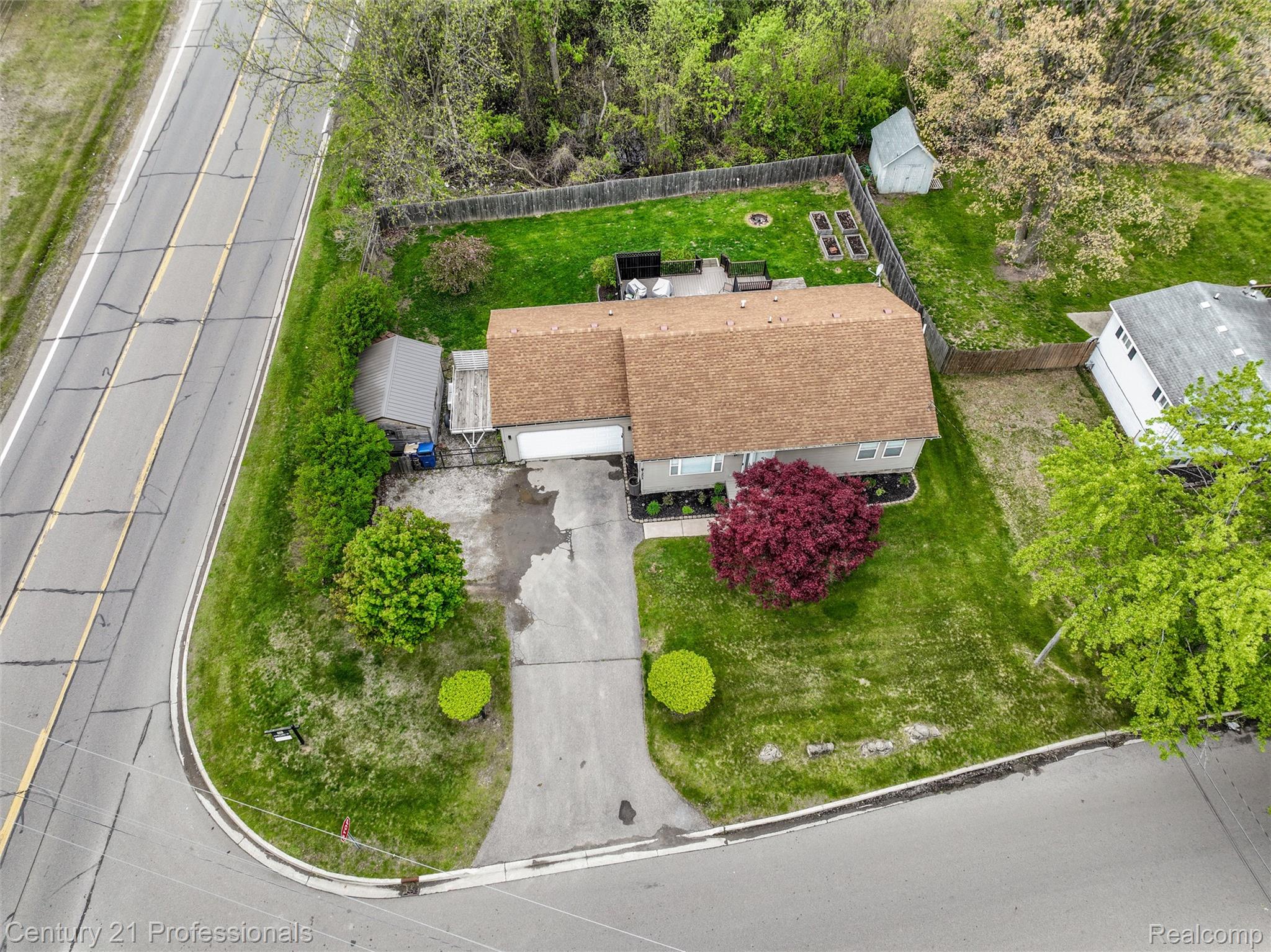 1203 Eason Road Waterford, MI 48328 - Photo 26 of 35 Large corner lot