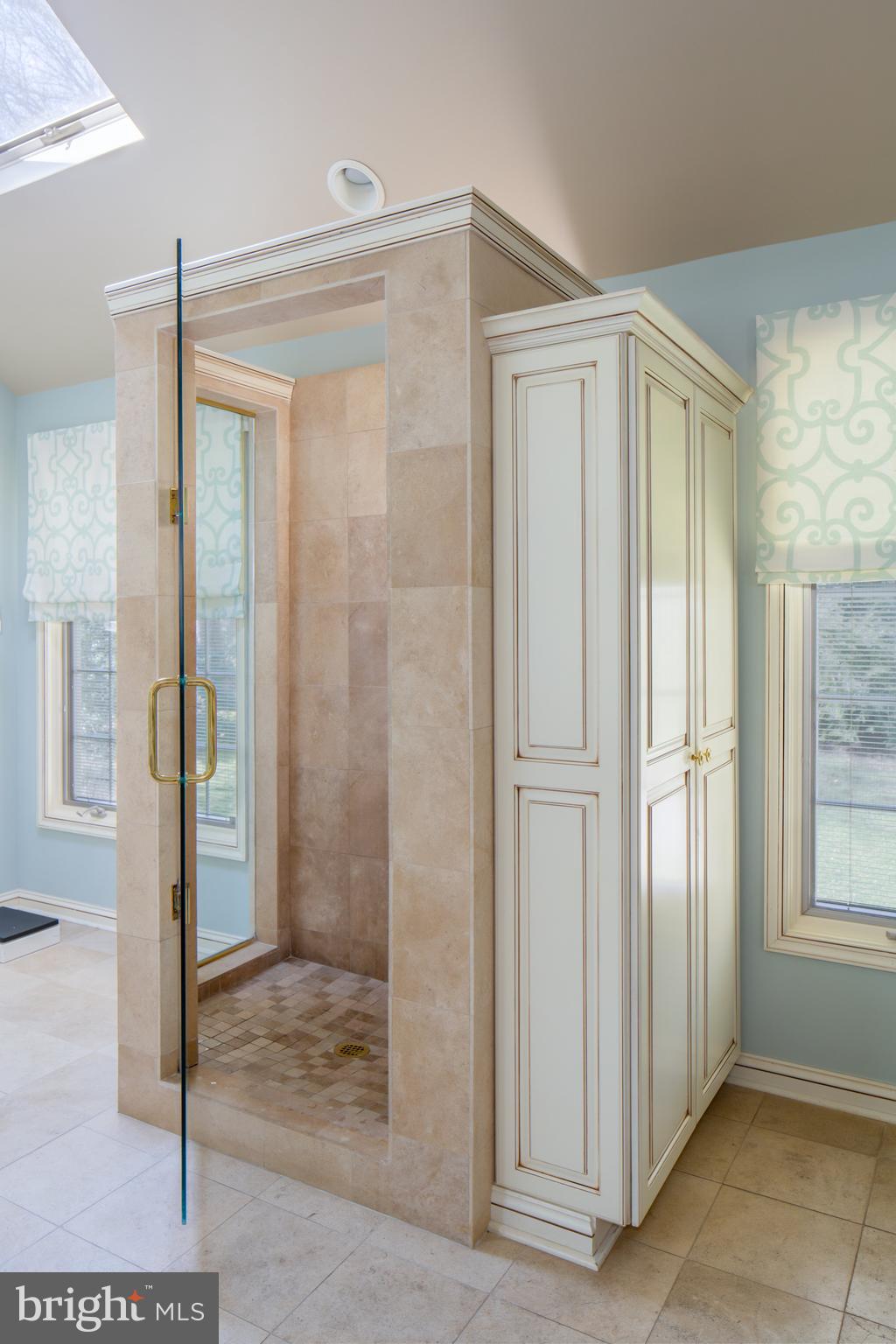 415 Round Hill Road Wayne, PA 19087 - Photo 20 of 37 Master Bathroom.