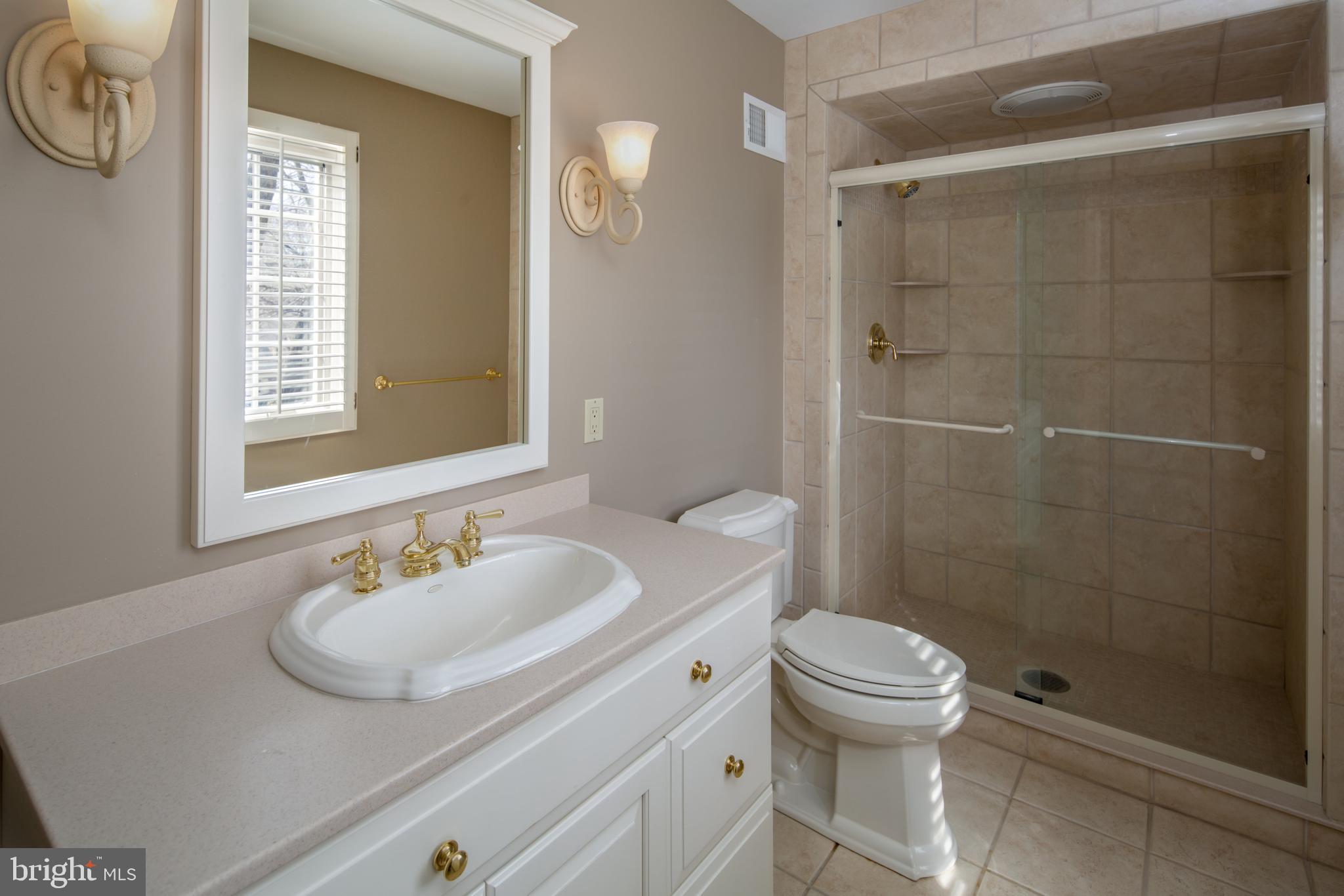 415 Round Hill Road Wayne, PA 19087 - Photo 26 of 37 En Suite Bathroom for Bedroom Four.