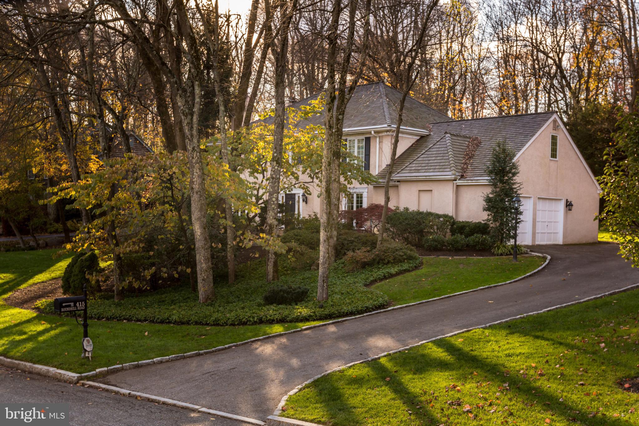 415 Round Hill Road Wayne, PA 19087 - Photo 35 of 37 Driveway.