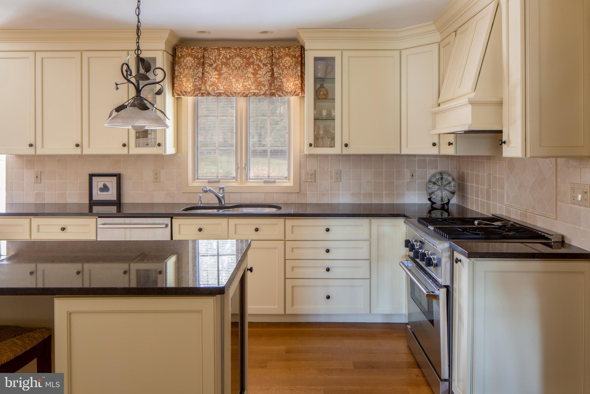 415 Round Hill Road Wayne, PA 19087 - Photo 6 of 37 Kitchen.