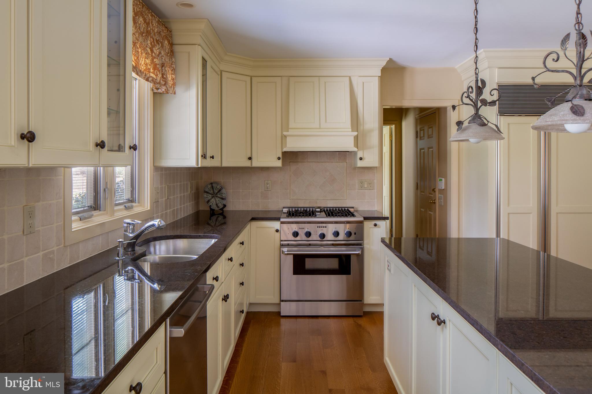 415 Round Hill Road Wayne, PA 19087 - Photo 7 of 37 Kitchen.