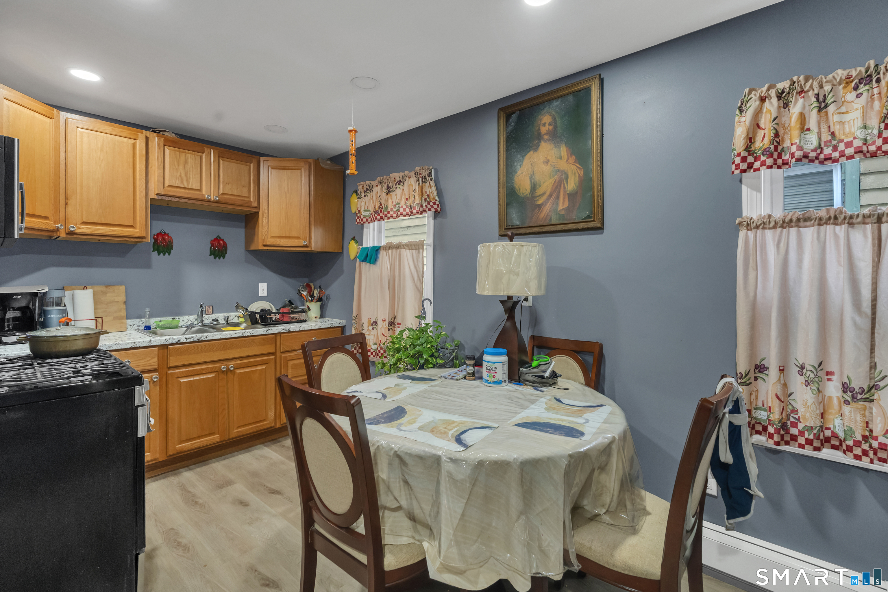 644-646 Maple Street Bridgeport, CT 06608 - Photo 5 of 40