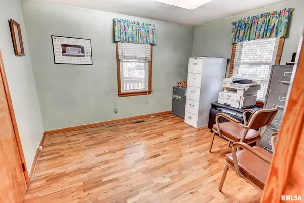 $73,900 | 417 North Cheney Street, Taylorville, IL 62568