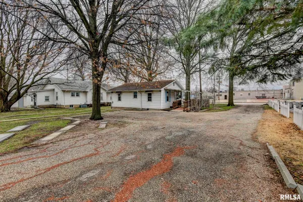 $73,900 | 417 North Cheney Street, Taylorville, IL 62568