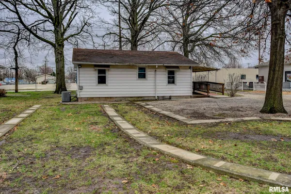 $73,900 | 417 North Cheney Street, Taylorville, IL 62568