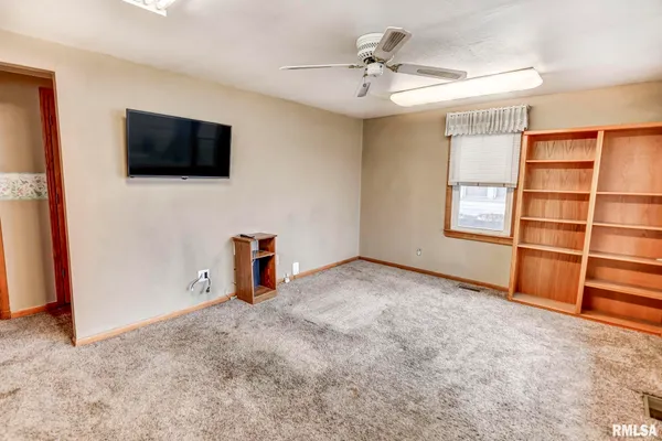 $73,900 | 417 North Cheney Street, Taylorville, IL 62568