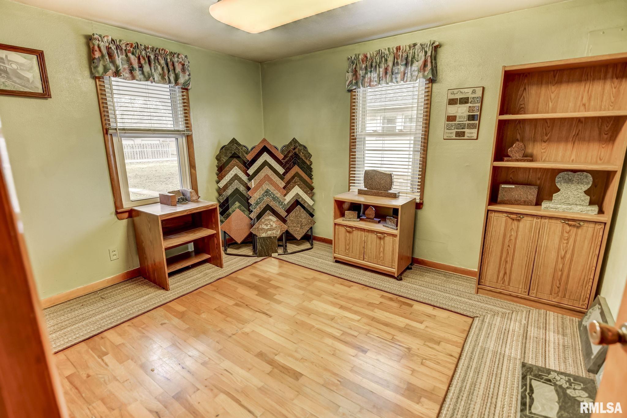 417 North Cheney Street Taylorville, IL 62568 - Photo 3 of 23