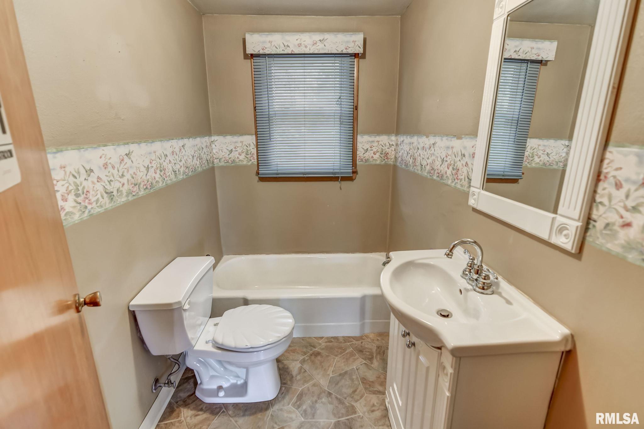 417 North Cheney Street Taylorville, IL 62568 - Photo 4 of 23