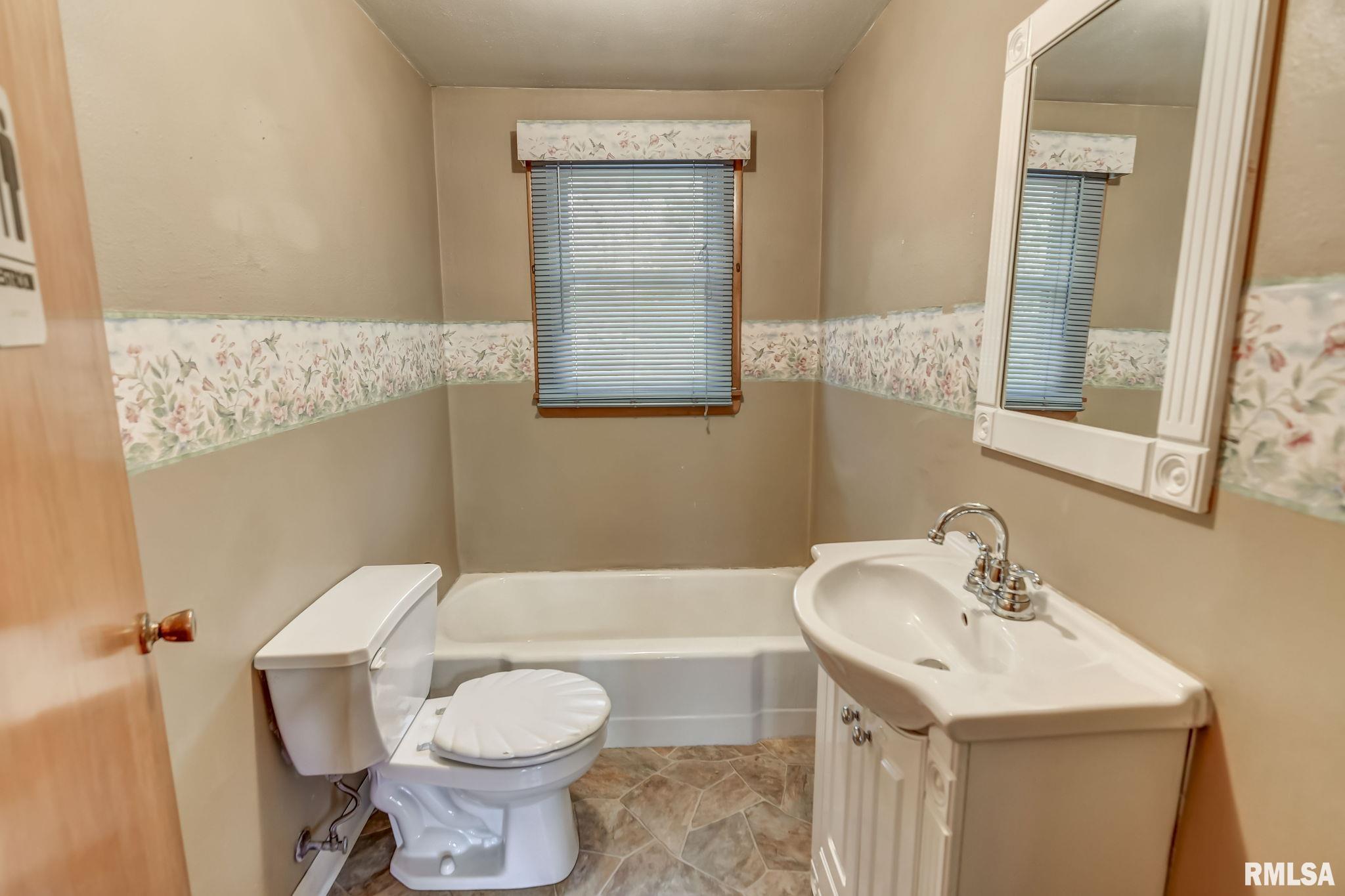 417 North Cheney Street Taylorville, IL 62568 - Photo 5 of 23