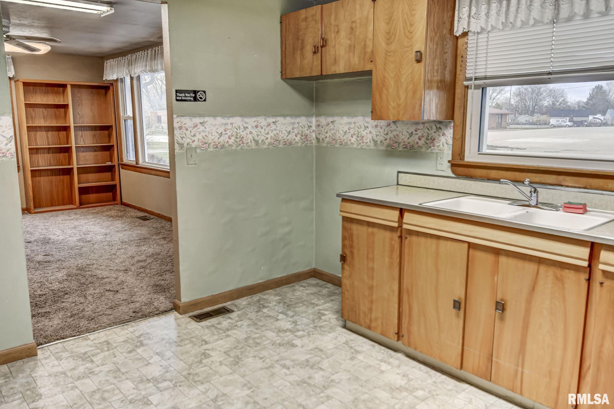 417 North Cheney Street Taylorville, IL 62568 - Photo 7 of 23