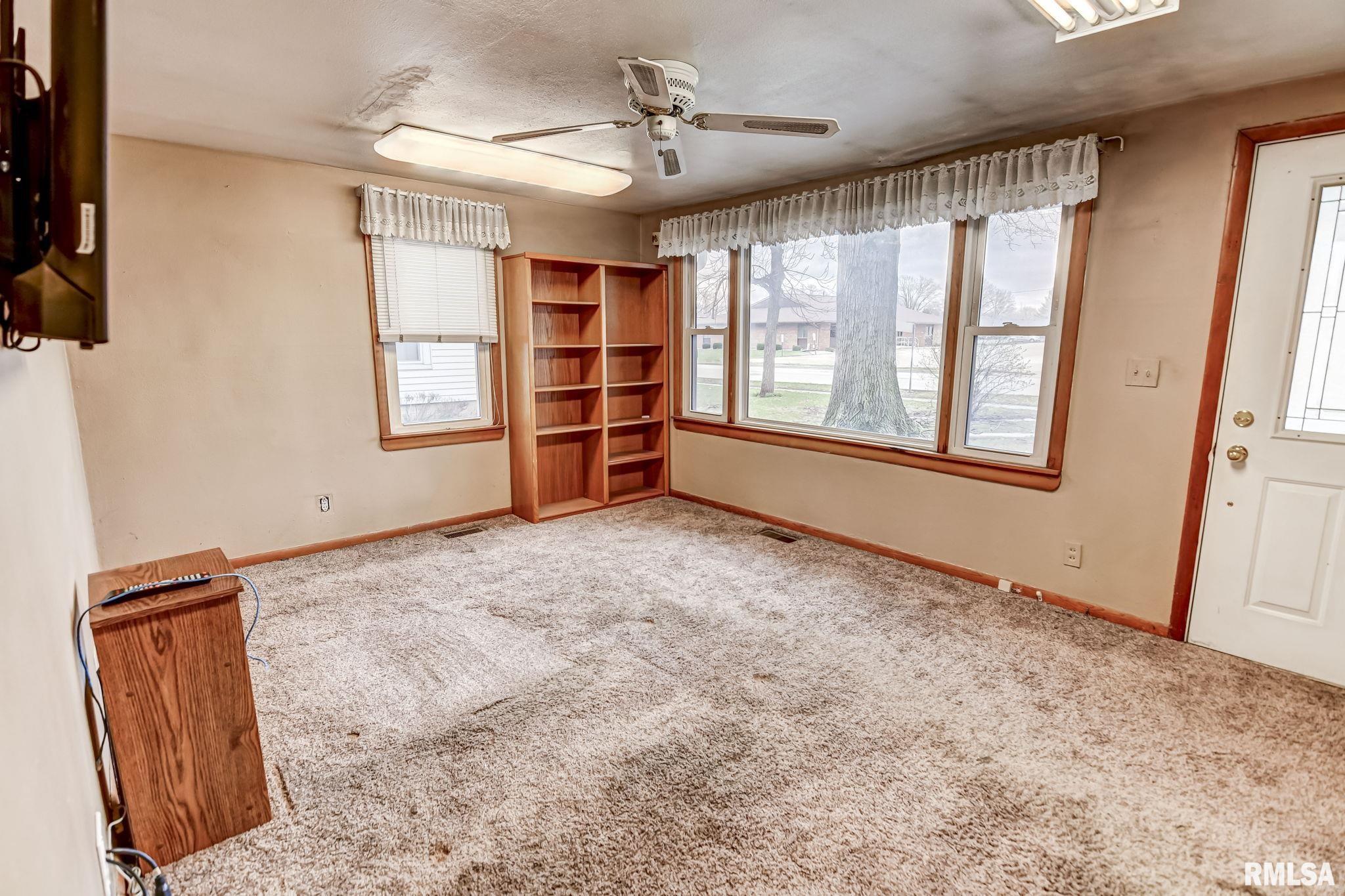 417 North Cheney Street Taylorville, IL 62568 - Photo 8 of 23