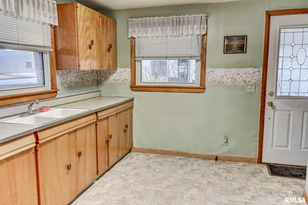 $73,900 | 417 North Cheney Street, Taylorville, IL 62568