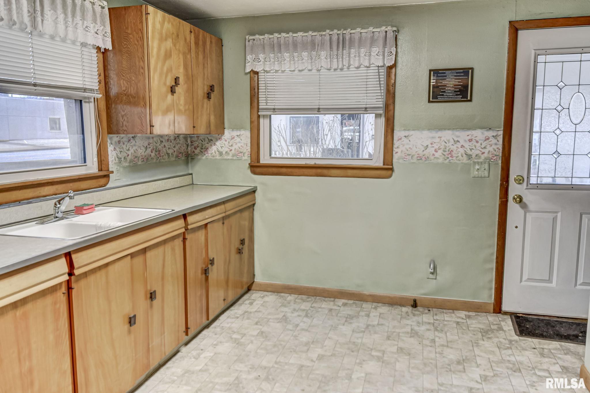 417 North Cheney Street Taylorville, IL 62568 - Photo 9 of 23