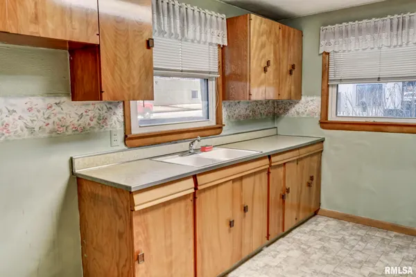$73,900 | 417 North Cheney Street, Taylorville, IL 62568
