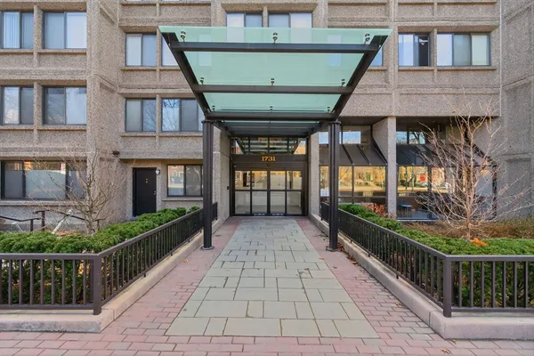 $1,099,000 | 1731 Beacon Street, Unit 1210, Brookline, MA 02445