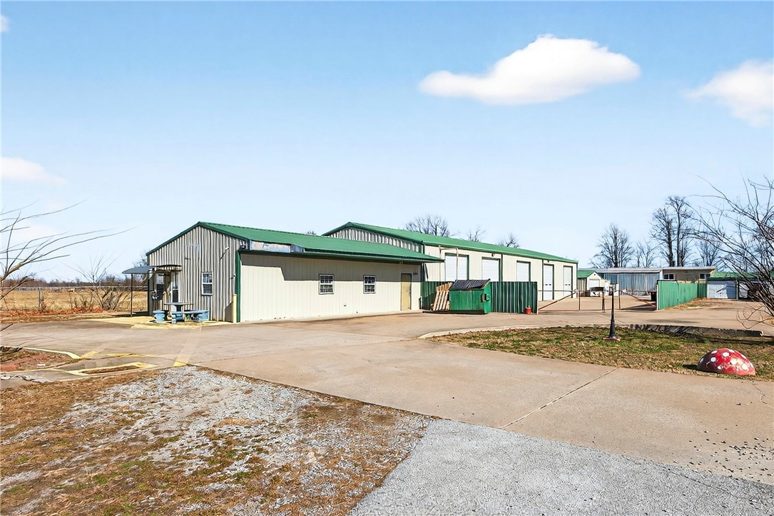 17374 Heavy Chevy Road Siloam Springs, AR 72761 - Photo 6 of 40 5 bay automotive shop with office upfront