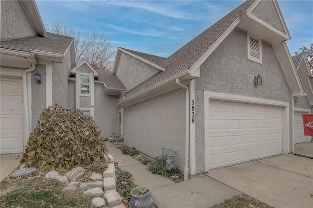 $385,000 | 5828 Park Circle, Shawnee, KS 66216