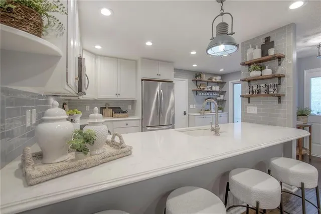 $385,000 | 5828 Park Circle, Shawnee, KS 66216